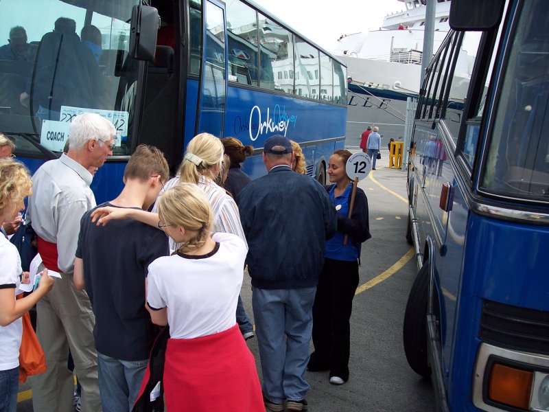 Verteilen in die Busse